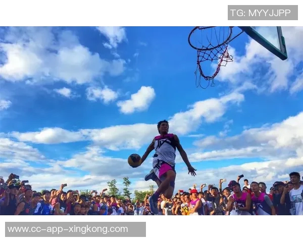 托布绝杀失利遭封盖03秒空接再被大帽翻倒在地真是倒霉透了