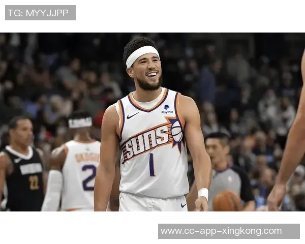 布克称赞布伦森为联盟最难防守球员之一灵活性与得分能力兼具