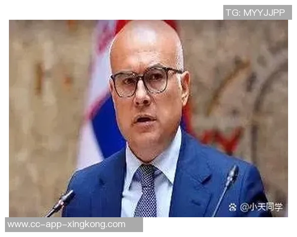 武切维奇回应教练灵活调整阵容表示将全力配合团队策略